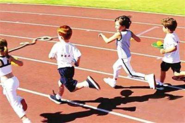 在塑膠跑道上運動的你懂得它是怎么制作的嗎？