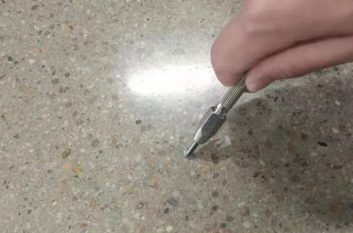 混凝土地坪表面的油污要怎樣處理？