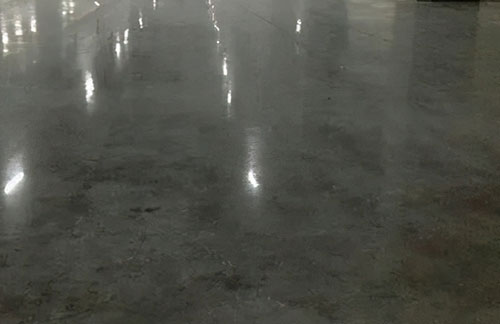 廈門固化劑地坪比普通地坪更防滑更安全嗎？